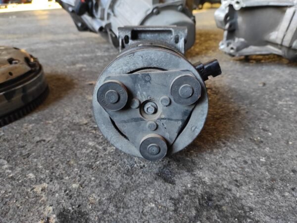 Compresor aire acondicionado Ford Mondeo III Hatchback 2.0 TDCi (140 cv) - Imagen 3