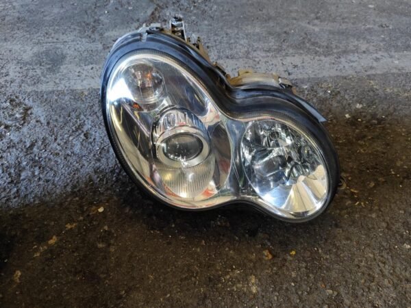 Faro derecho Mercedes Benz Clase C (W203) C 180 Kompresor (203.046) (143 cv)