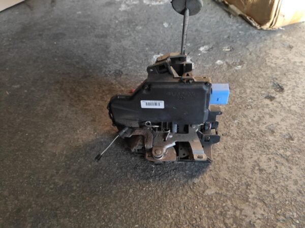 Cerradura puerta trasera derecha Volkswagen Golf V 1.9 TDI (105 cv)