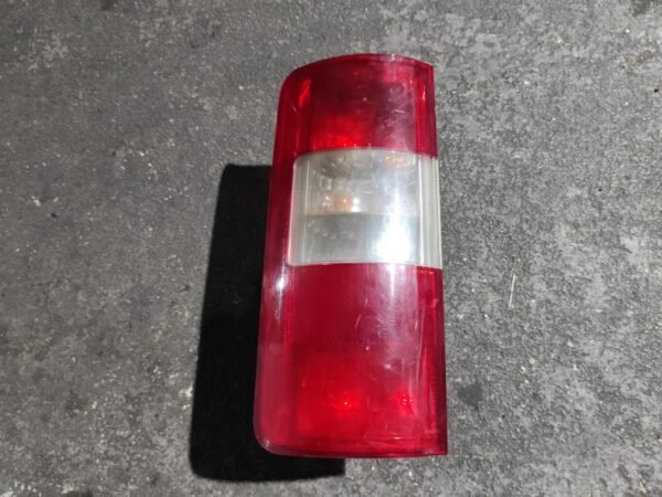 Piloto trasero izquierdo Ford Transit Connect 1.8 TDCI (75 cv)