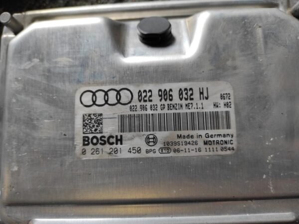 Centralita motor uce Audi TT Coupe (8J) 3.2i V6 24V (250 cv) quattro - Imagen 2
