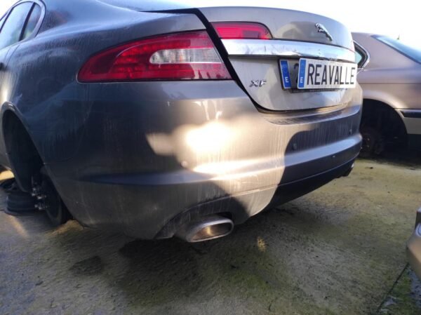 Paragolpe trasero Jaguar XF (X250) 2.7D (207 cv) - Imagen 2