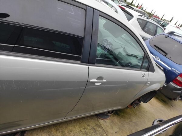 Puerta delantera derecha Toyota Corolla Verso II 1.8 VVT-i (129 cv)