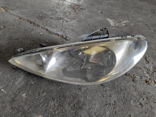 Faro izquierdo Peugeot 206 1.4 HDi (68 cv)