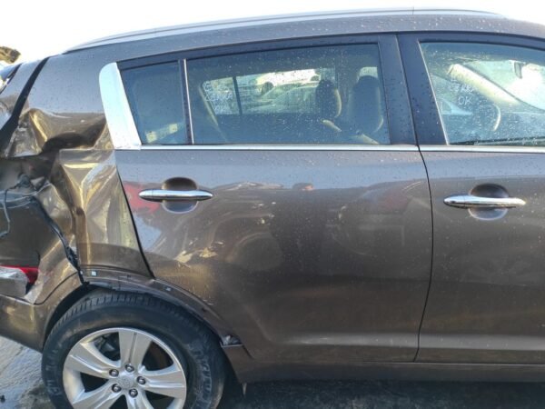 Puerta trasera derecha Kia Sportage III 1.7 CRDI 16V (115 cv)