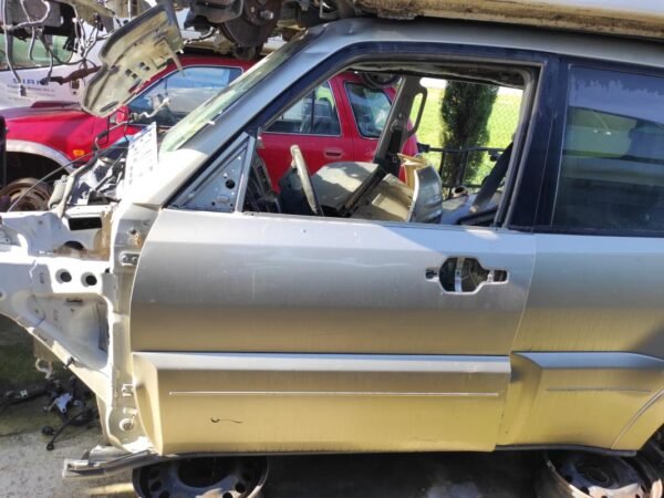 Puerta delantera izquierda Mitsubishi MONTERO IV (V8_W, V9_W) 3.2 DI-D (V88W, V98W) (160 cv)