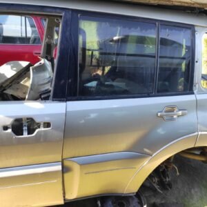 Puerta trasera izquierda Mitsubishi MONTERO IV (V8_W, V9_W) 3.2 DI-D (V88W, V98W) (160 cv)