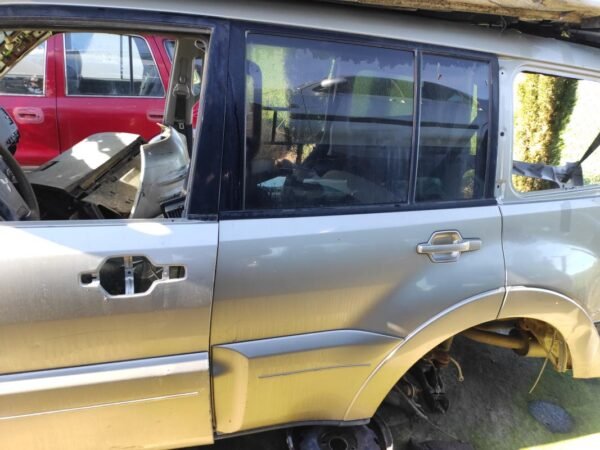Puerta trasera izquierda Mitsubishi MONTERO IV (V8_W, V9_W) 3.2 DI-D (V88W, V98W) (160 cv)