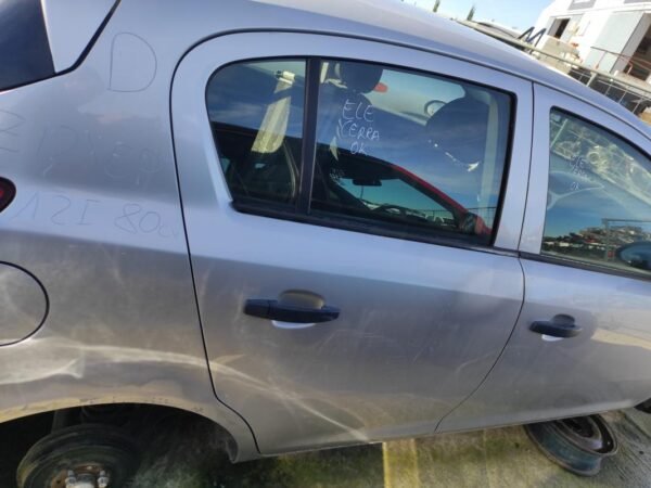 Puerta trasera derecha Opel Corsa D 5-puertas 1.2i 16V ECOTEC (80 cv)