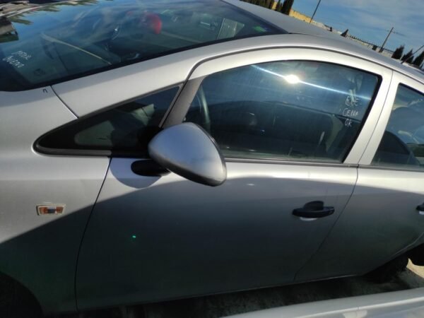 Puerta delantera izquierda Opel Corsa D 5-puertas 1.2i 16V ECOTEC (80 cv)