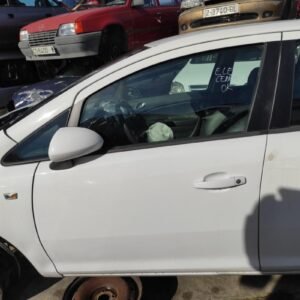 Puerta delantera izquierda Opel Corsa D (Versión 2011) 5-puertas 1.3 DTC (75 cv)