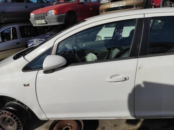 Puerta delantera izquierda Opel Corsa D (Versión 2011) 5-puertas 1.3 DTC (75 cv)