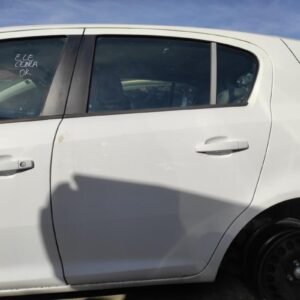 Puerta trasera izquierda Opel Corsa D (Versión 2011) 5-puertas 1.3 DTC (75 cv)