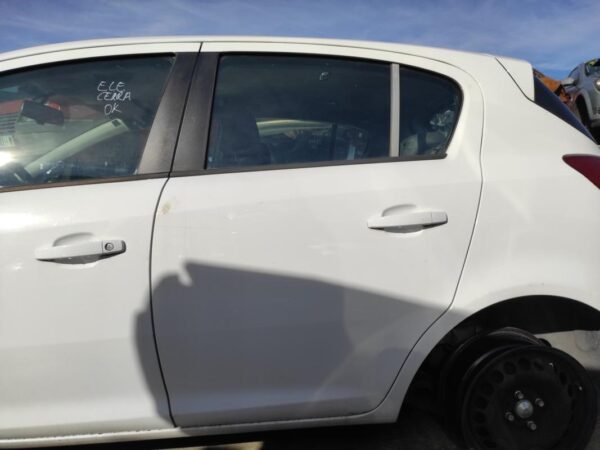Puerta trasera izquierda Opel Corsa D (Versión 2011) 5-puertas 1.3 DTC (75 cv)
