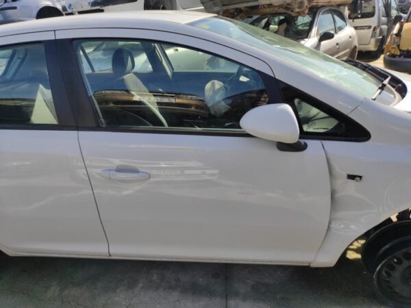 Puerta delantera derecha Opel Corsa D (Versión 2011) 5-puertas 1.3 DTC (75 cv)