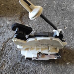 Cerradura puerta delantera derecha Volkswagen Golf VI 1.6 TDI (105cv)