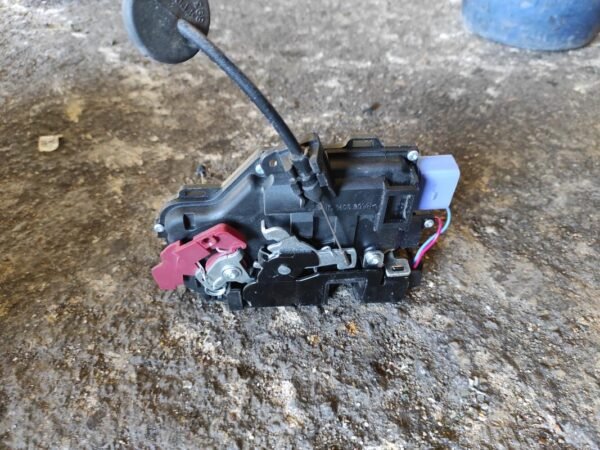 Cerradura puerta delantera izquierda Volkswagen Golf V 1.9 TDI (105 cv) - Imagen 2
