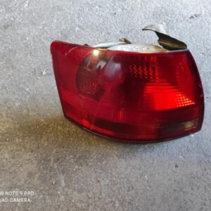 Piloto trasero izquierdo Audi A4 Avant (B7 8E) 2.0 TDI (140 cv)