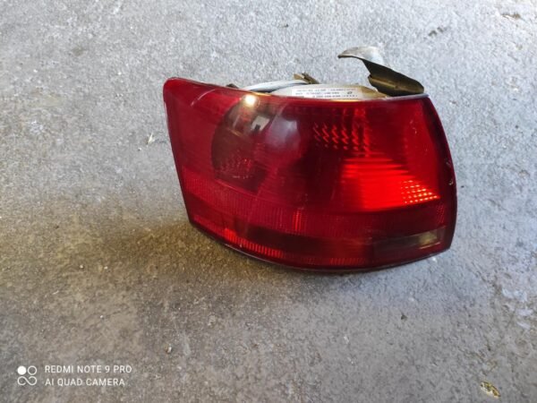 Piloto trasero izquierdo Audi A4 Avant (B7 8E) 2.0 TDI (140 cv)
