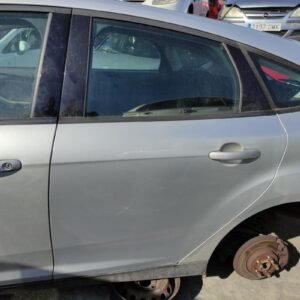 Puerta trasera izquierda Ford Focus III Hatchback 1.6 TDCi (115 cv)