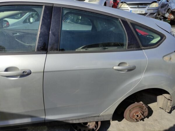 Puerta trasera izquierda Ford Focus III Hatchback 1.6 TDCi (115 cv)
