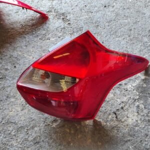 Piloto trasero derecho Ford Focus III Hatchback 1.6 TDCi (115 cv)