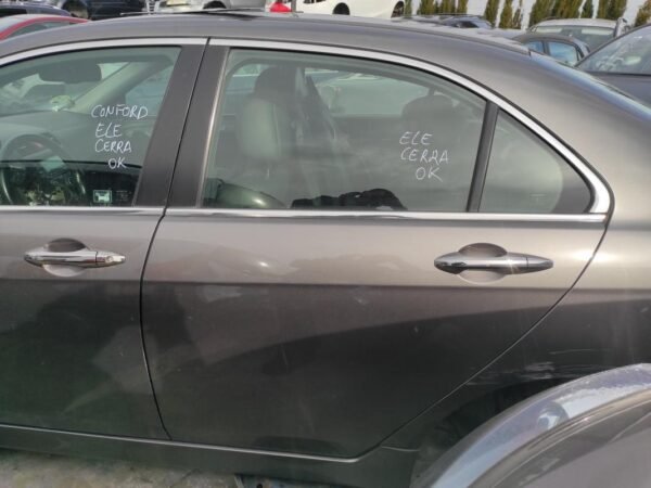 Puerta trasera izquierda Honda Accord VII 2.2 i-CTDi (140 cv)