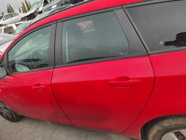Puerta trasera izquierda Opel Astra J Sports Tourer 1.7 CDTI (110 cv)