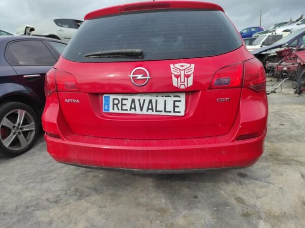 Paragolpe trasero Opel Astra J Sports Tourer 1.7 CDTI (110 cv)