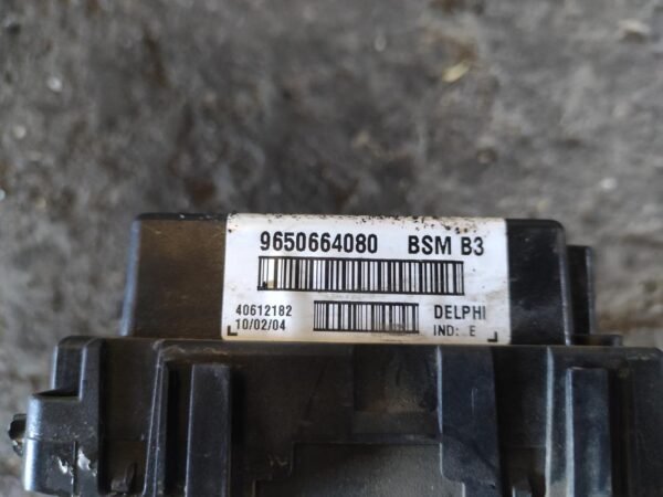 Caja de reles / fusibles Citroen C8 (Fase I) 2.0 HDi 16V (109 cv) FAP - Imagen 2