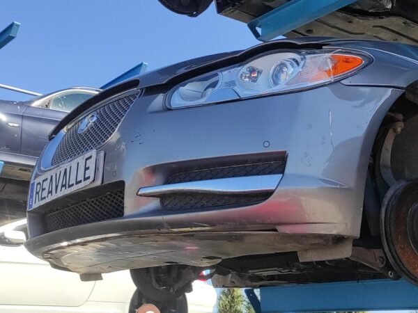 Paragolpe delantero Jaguar XF (X250) 2.7D (207 cv) - Imagen 3