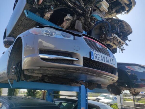 Paragolpe delantero Jaguar XF (X250) 2.7D (207 cv) - Imagen 2