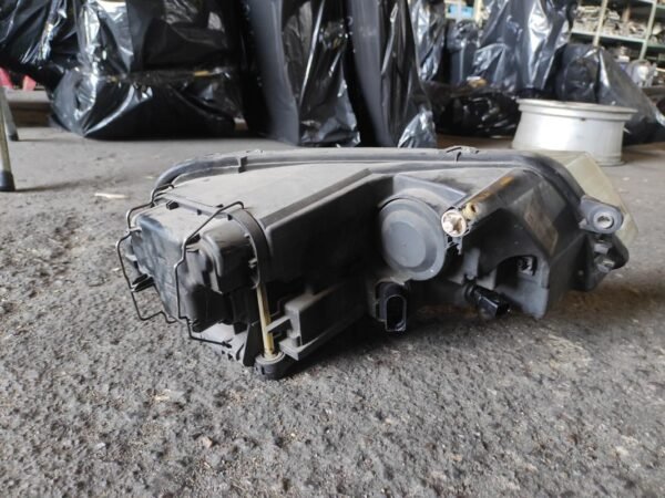 Faro izquierdo Volkswagen Phaeton 4.9 V10 TDI (313 cv) - Imagen 2