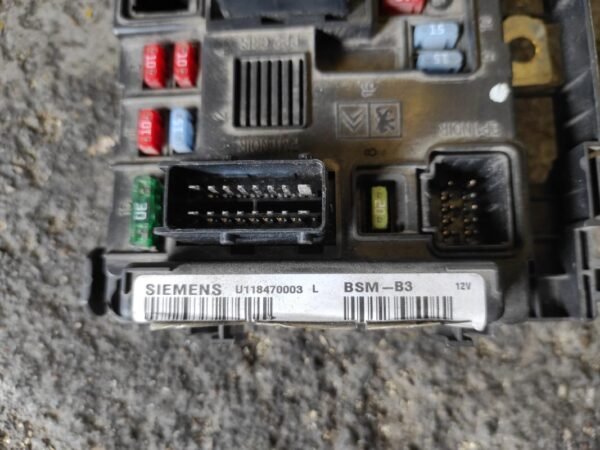 Caja de reles / fusibles Citroen Xsara Picasso (N68) 1.6 HDI (90 cv) - Imagen 2