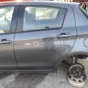 Puerta trasera izquierda Toyota Yaris III 1.4D (90cv)