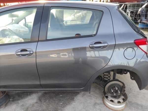 Puerta trasera izquierda Toyota Yaris III 1.4D (90cv)