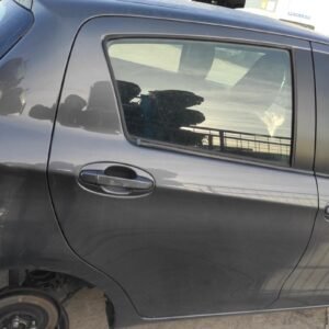 Puerta trasera derecha Toyota Yaris III 1.4D (90cv)