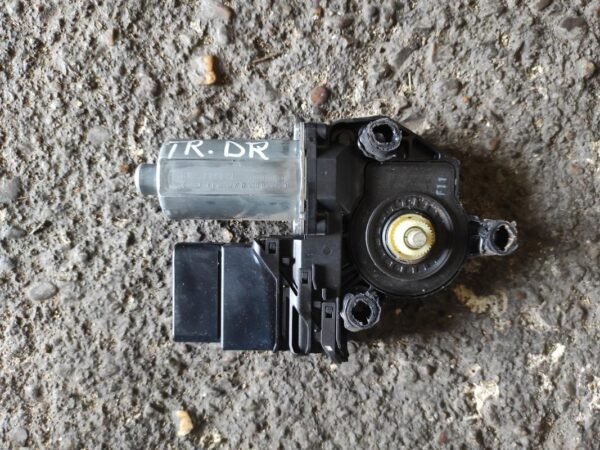 Motor elevalunas trasero derecho Volkswagen Golf V 2.0 TDI (140 cv)