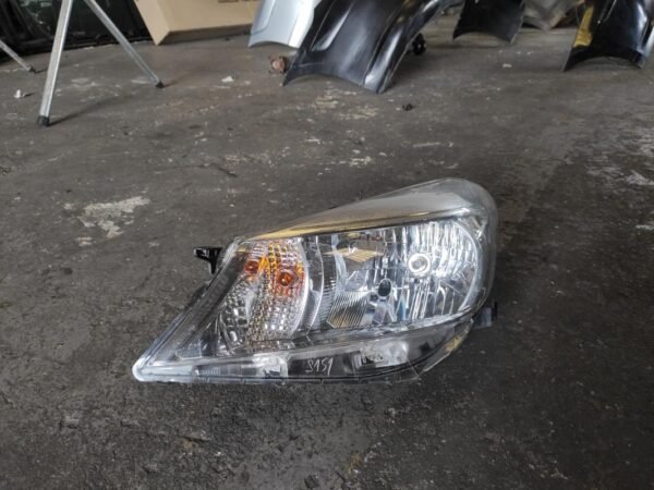 Faro izquierdo Toyota Yaris III 1.4D (90cv)