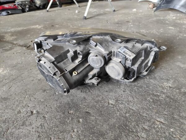 Faro izquierdo Volkswagen Golf VI 1.6 TDI (105cv) - Imagen 2