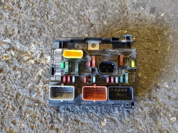 Caja de reles / fusibles Peugeot 307 CC 1.6 16V (110 cv)