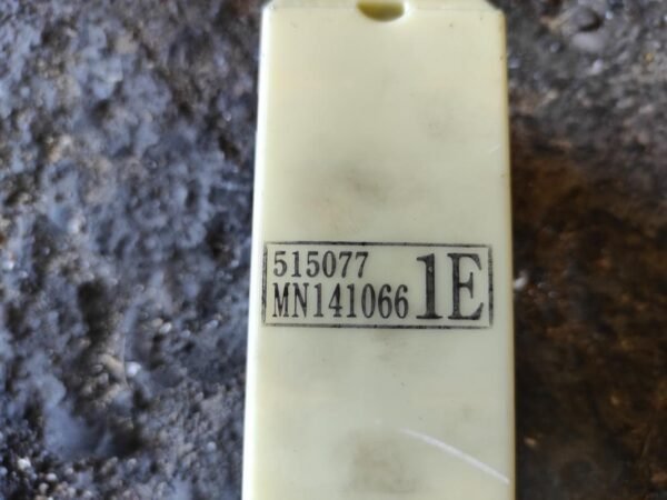 Mando elevalunas delantero izquierdo Mitsubishi Grandis 2.0 DI-D (136 cv) - Imagen 3