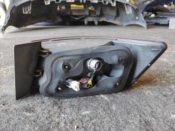 Piloto trasero izquierdo Hyundai Sonata V (NF) 2.0 CRDi 16V (140 cv) - Imagen 2