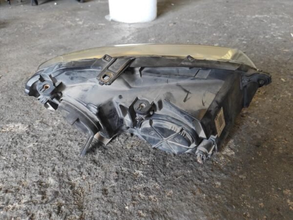 Faro izquierdo Volkswagen Polo IV (9N3) 1.4 (80 cv) - Imagen 2