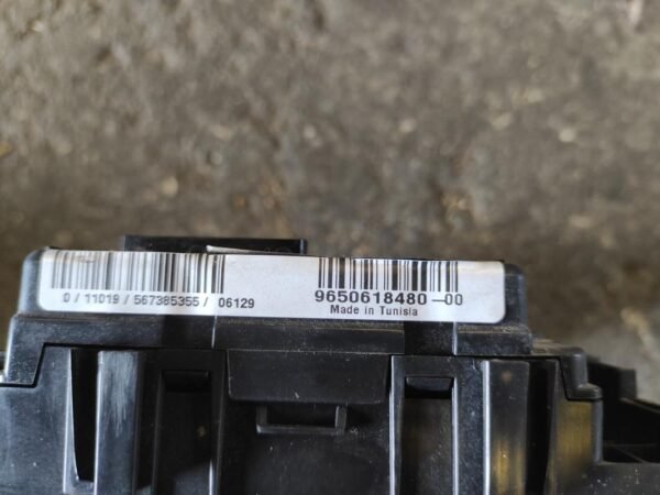 Caja de reles / fusibles Citroen Xsara Picasso (N68) 1.6 HDI (90 cv) - Imagen 2