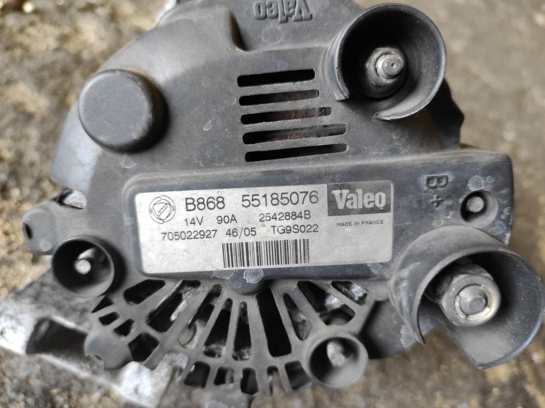 Alternador Fiat Grande Punto 1.3 D Multijet (90 cv) - Imagen 4
