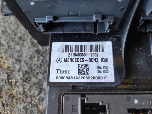 Caja de reles / fusibles Mercedes Benz CLS coupe (C219) CLS 350 (272 cv) G-TRONIC - Imagen 3