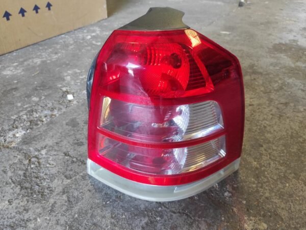 Piloto trasero derecho Opel Zafira B (Versión 2008) 1.7 DTR (110 cv)