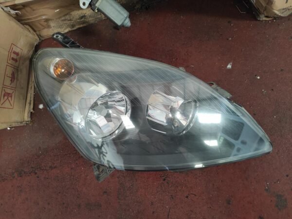 Faro derecho Opel Zafira B (Versión 2008) 1.7 DTR (110 cv)