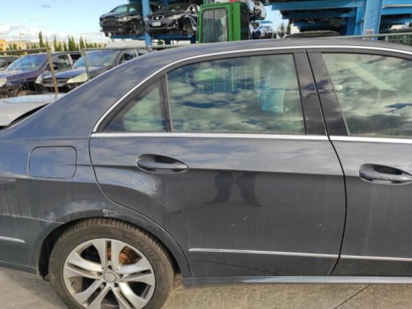 Puerta trasera derecha Mercedes Benz Clase E (W212) E 220 CDI (170  cv) Automatico DPF